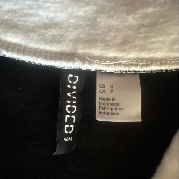 H&M Cropped Sweater - Picture 5 of 5